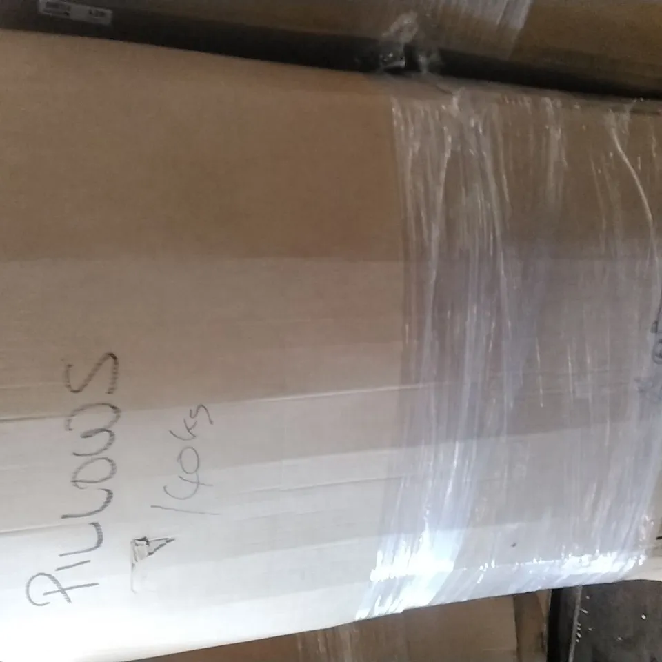 PALLET CONTAINING A LARGE QUANTITY OF PILLOWS