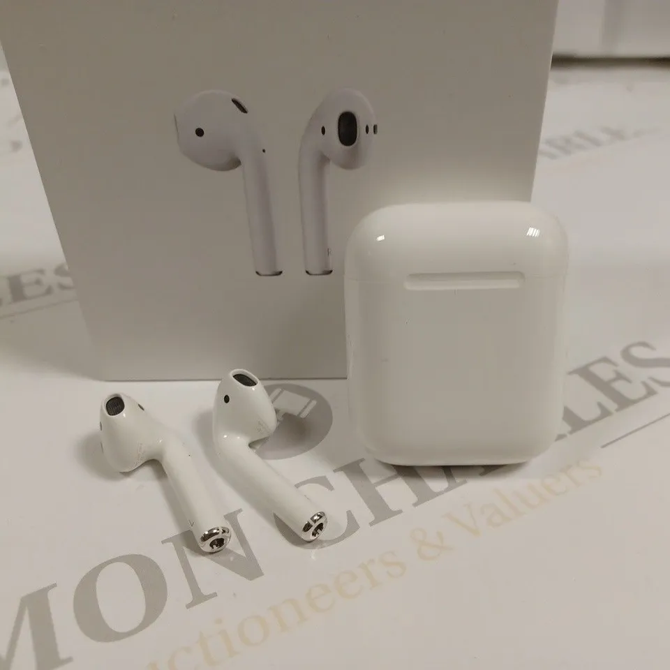 BOXED APPLE AIRPODS