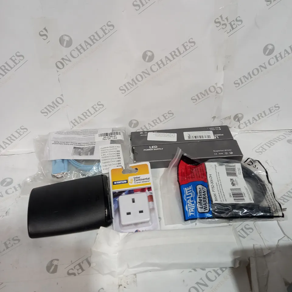 TOTE OF APPROXIMATELY 15 ASSORTED ELECTRICAL  ITEMS TOO INCLUDE PLUGS , ADAPTORS AND CABLES 
