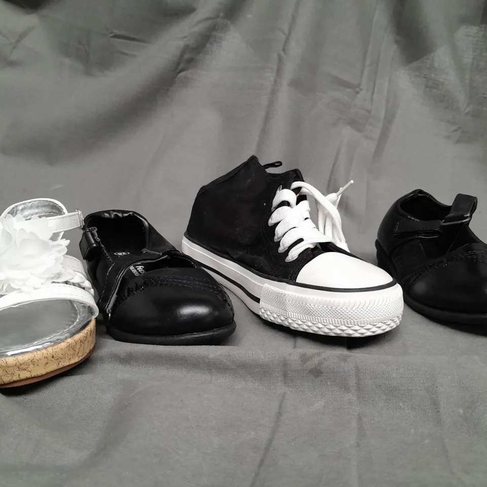BOX OF APPROX 32 ASSORTED KIDS SHOES IN VARIOUS SIZES & COLOURS 