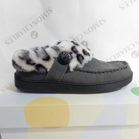 EARTH ORIGINS SIZE 6 SLIPPER