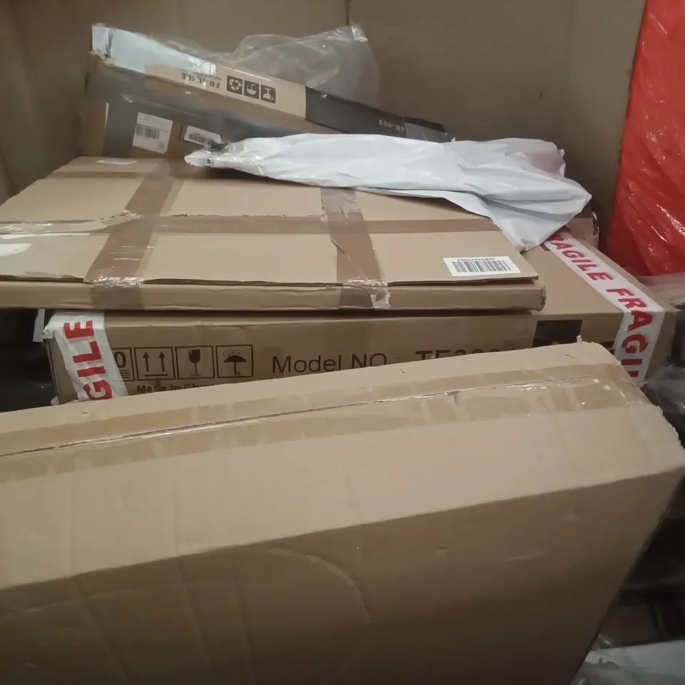 PALLET OF ASSORTED ITEMS INCLUDING ROUND BALLOON ARCH STAND, MAGNETIC DARTBOARD, NORTHERN STONE AEROBIC STEP, RHINOSPORT FITNESS BAR, BADMINTON RACKET, UNIVERSAL TV STAND 