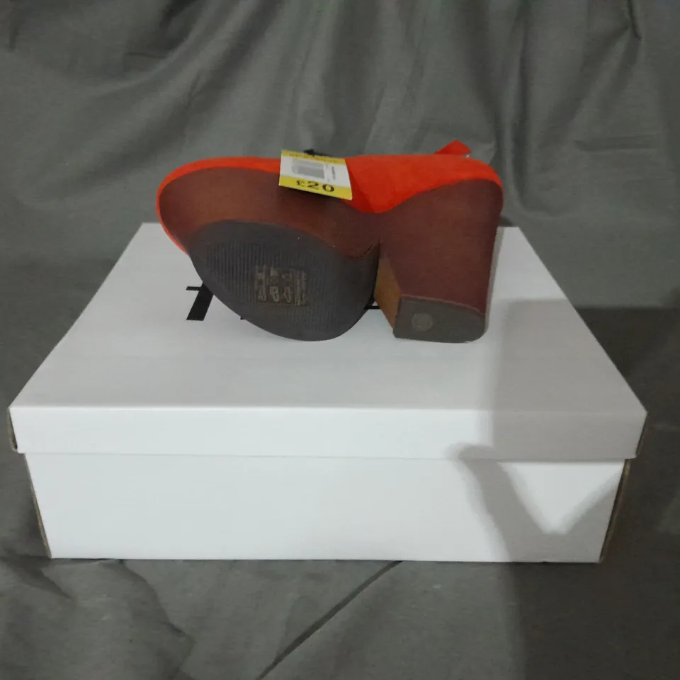 APPROXIMATELY 8 BOXED PAIRS OF FIORE WEDGE PLATFORM SHOES SIZE 6