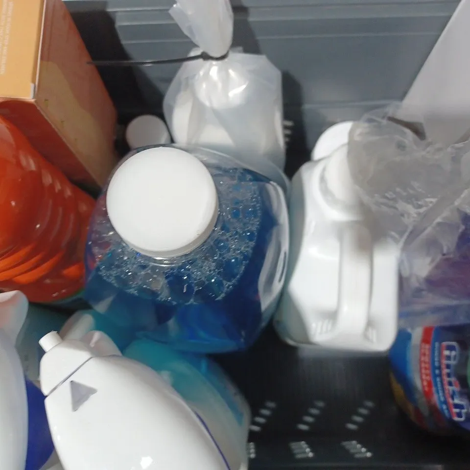 APPROXIMATELY 10 ASSORTED HOUSEHOLD ITEMS TO INCLUDE SWIRL JEWELLERY CLEANER, HORSE & CATTLE FLY REPELLENT LIQUID, MOULD MAGIC EXTREME, ETC - COLLECTION ONLY