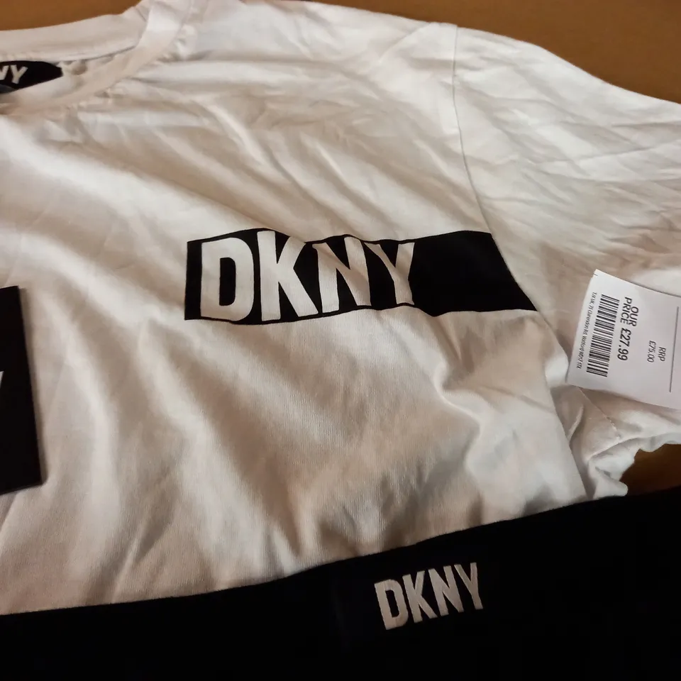DKNY T-SHIRT AND SHORTS - M