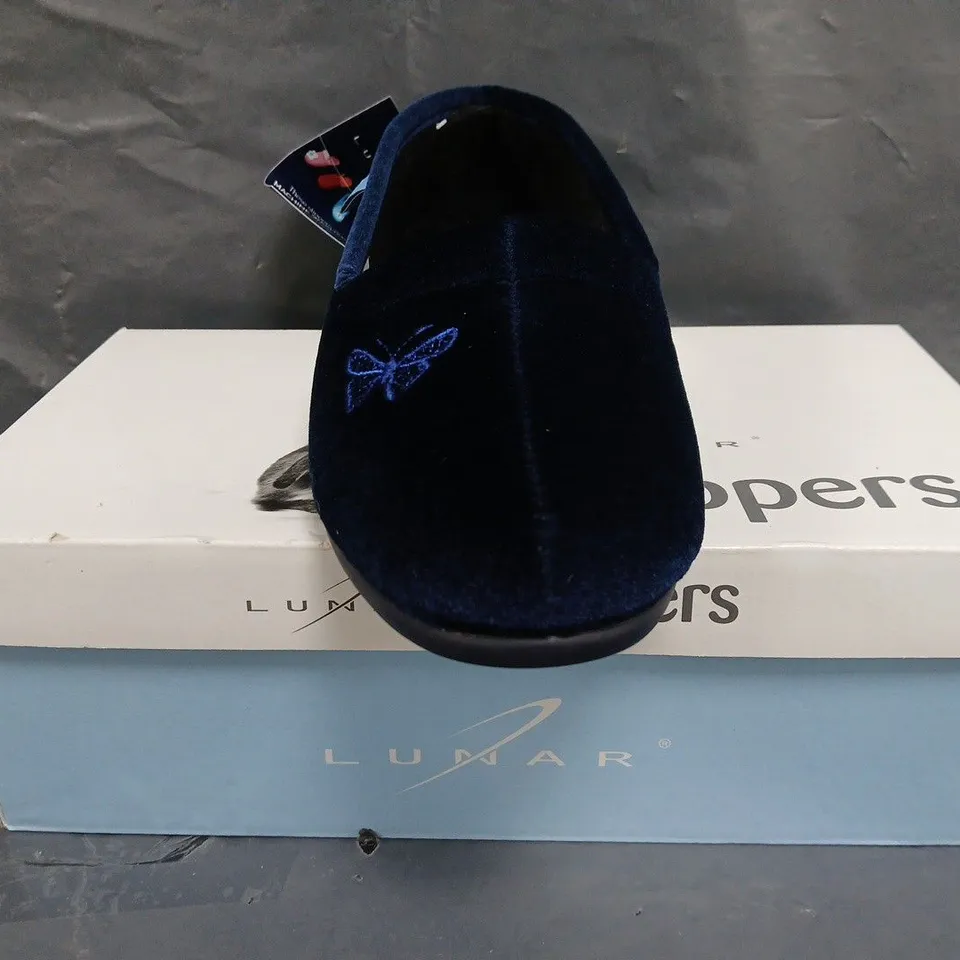 BOXED PAIR OF LUNAR SLIPPERS IN NAVY SIZE EU 40