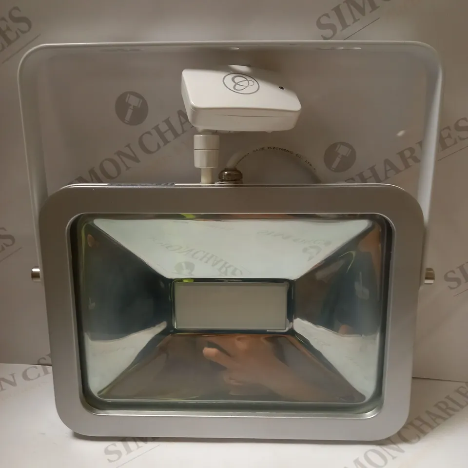 BRACKENHEATH ISPOT ULTRA THIN DESIGN DRIVERLESS LED FLOODLIGHT