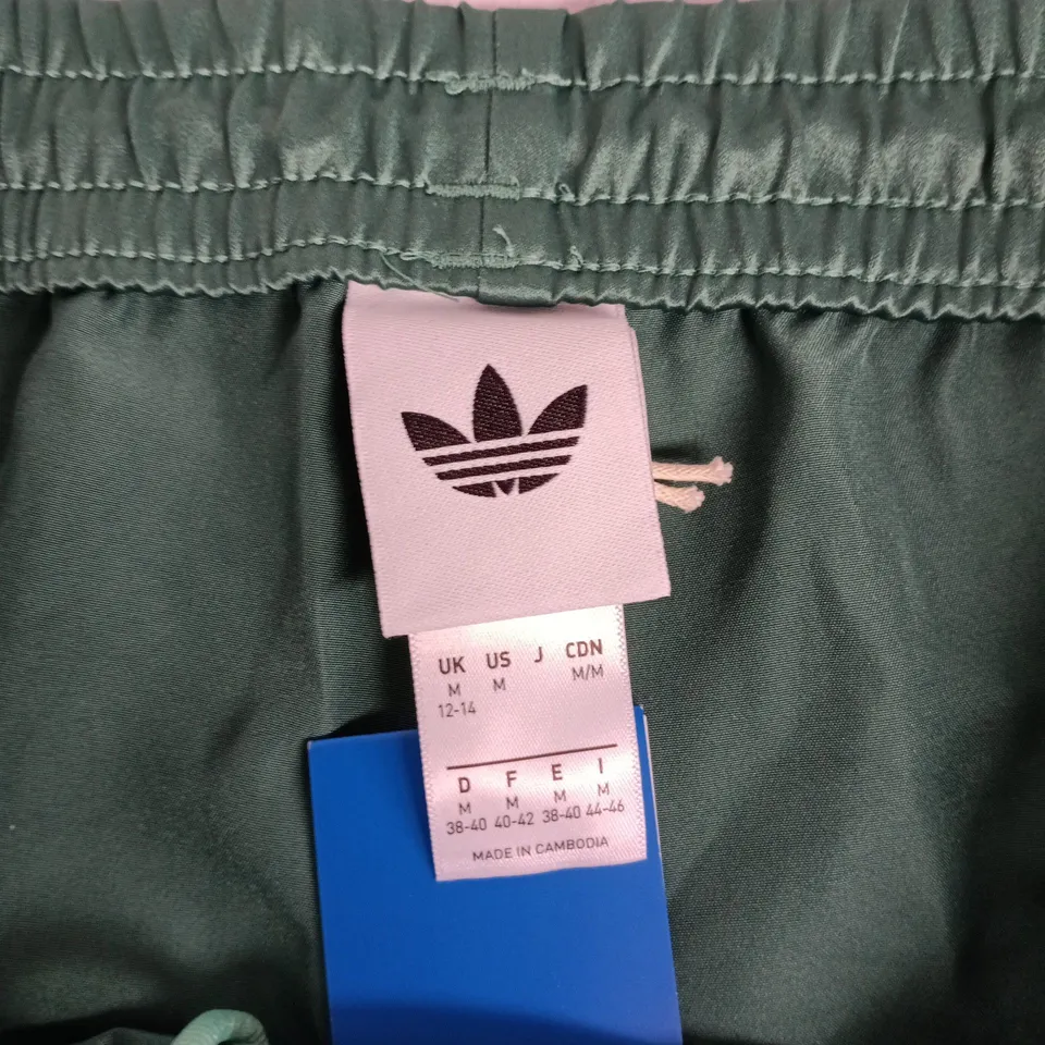 ADIDAS GREEN SHORTS WITH TREFOIL LOGO – UK M