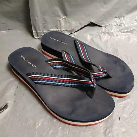 PAIR OF TOMMY HILFIGER SLIP ON SANDALS - SIZE UNSPECIFIED
