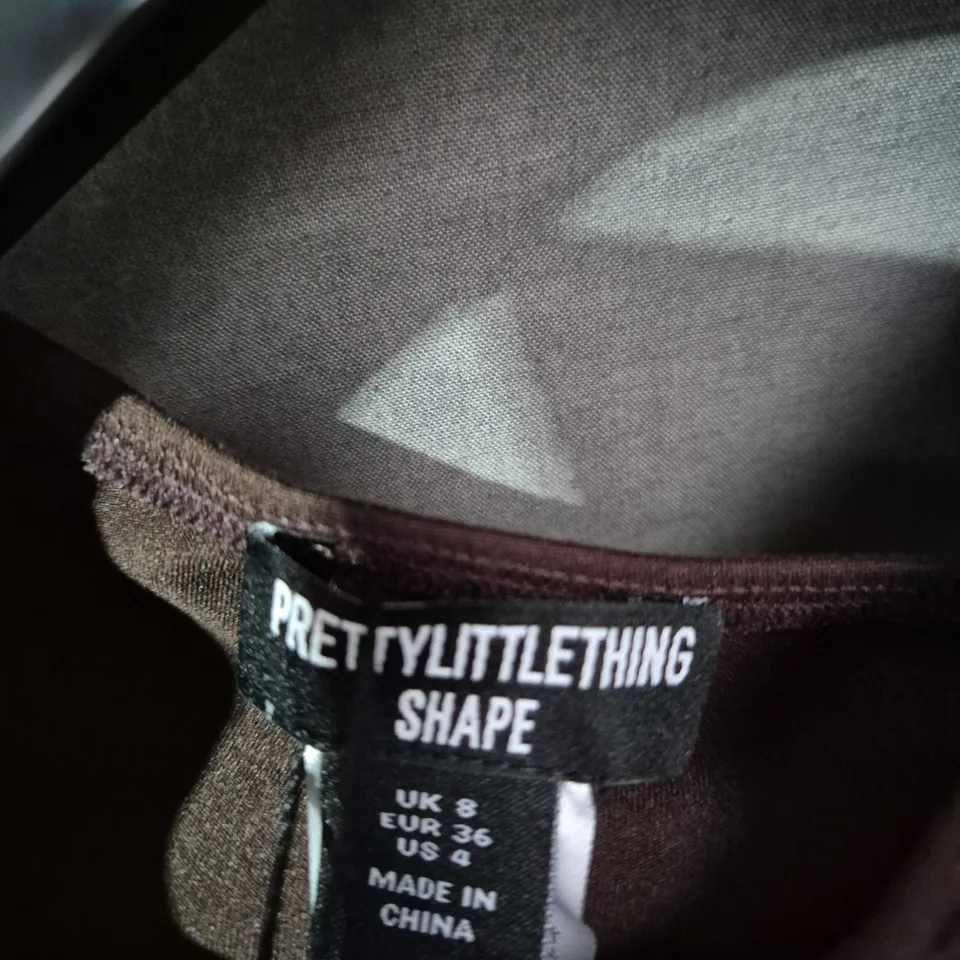 PRETTYLITTLETHING SHAPE DRESS – BROWN, UK 8 (EU 36)