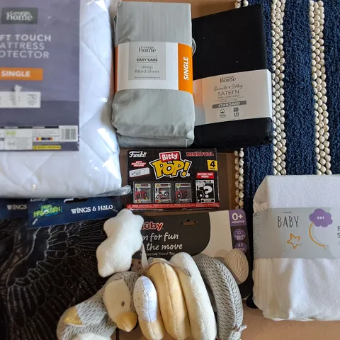 LOT OF APPROXIMATELY 20 ASSORTED BEDDING AND SOFT FURNISHING ITEMS TO INCLUDE MATTRESS PROTECTOR, SHEETS AND HALLOWEEN WINGS