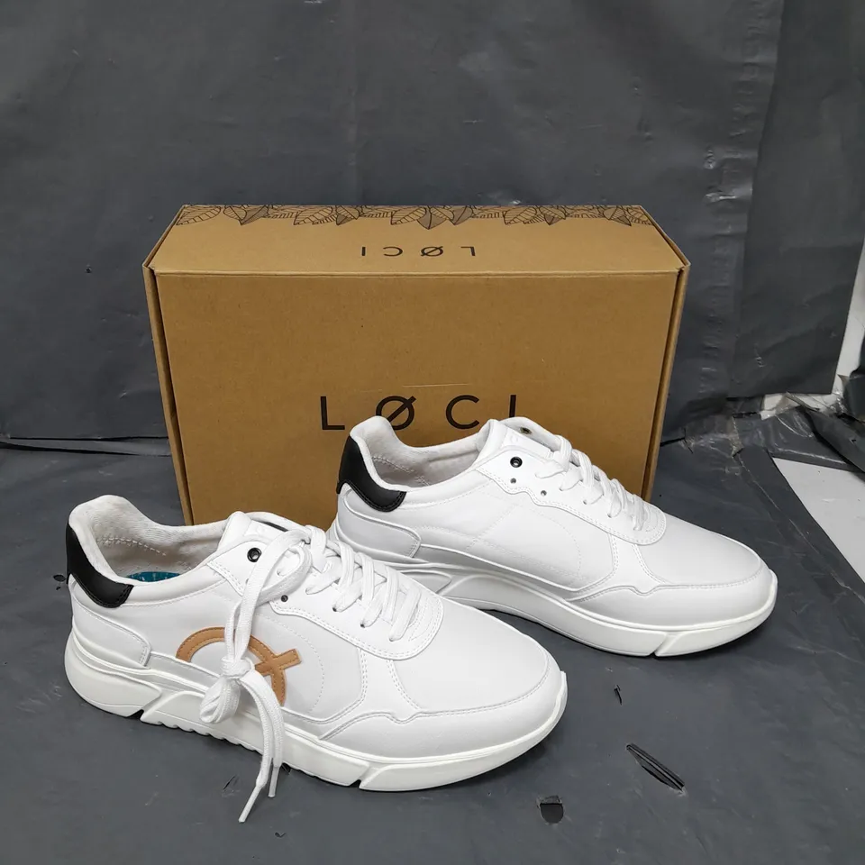 BOXED PAIR OF LOCIWEAR ECHO WHITE LOW TRAINERS - EU 44 