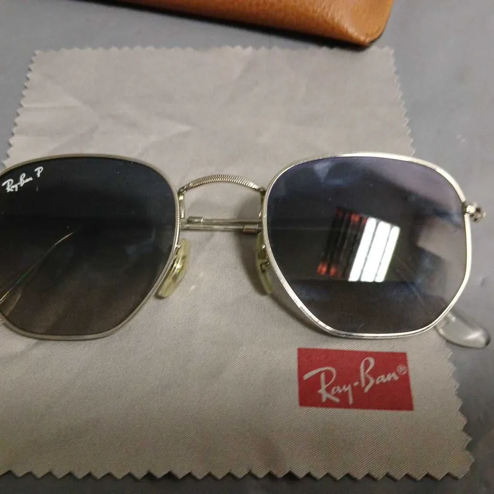 PAIR OF RAY BAN GLASSES IN CARRY CASE