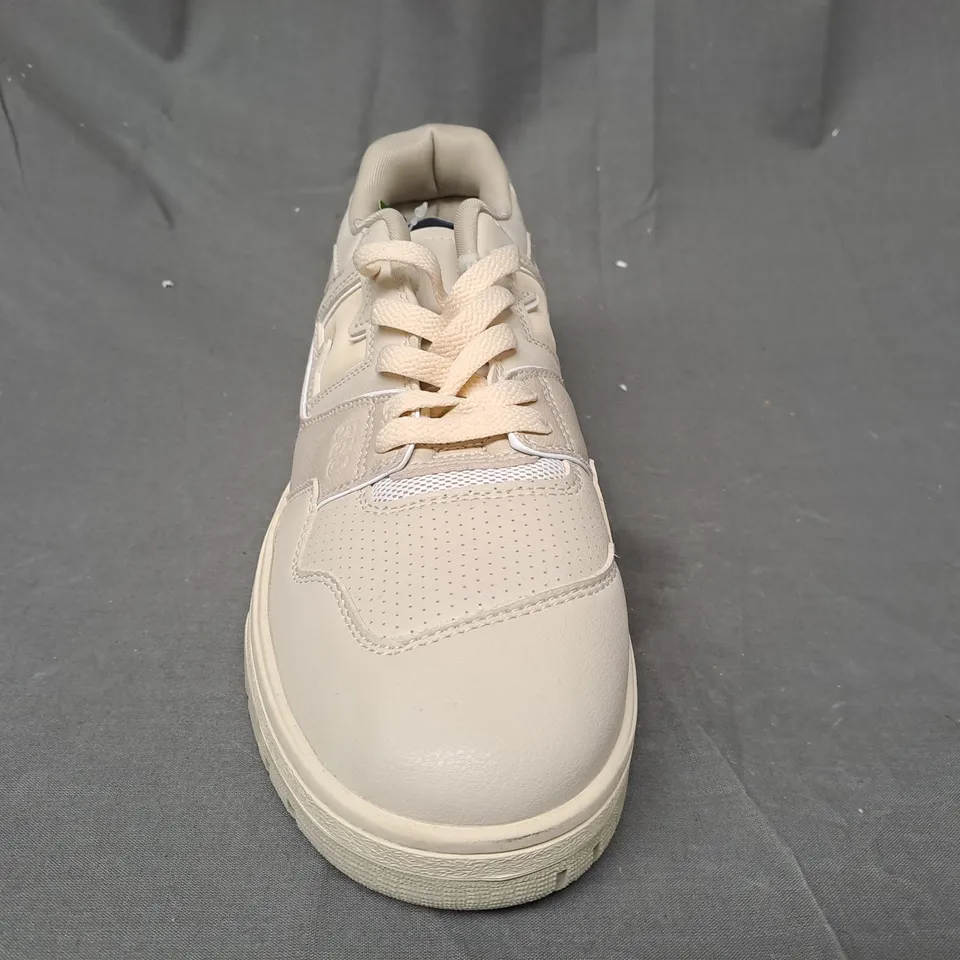 PAIR OF NEW BALANCE 550 TRAINERS IN BEIGE UK SIZE 10.5