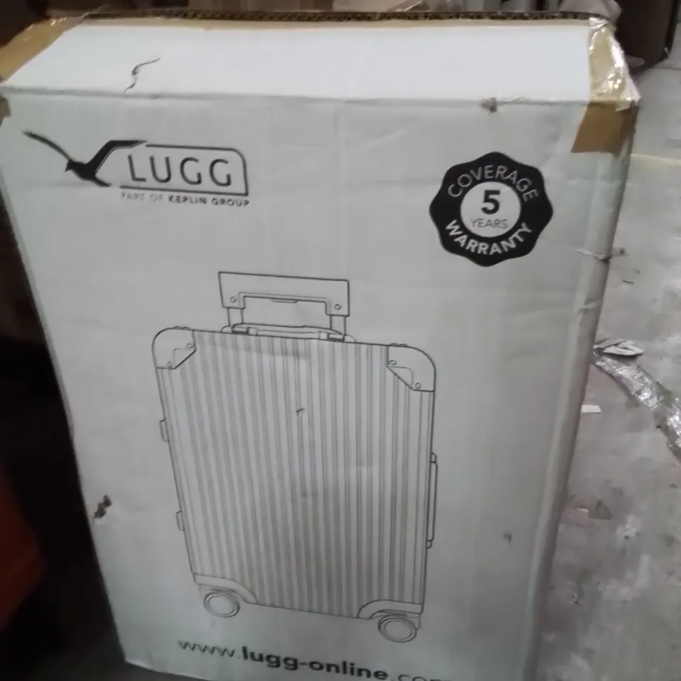 BOXED LUGG TRAVEL SUITCASE 