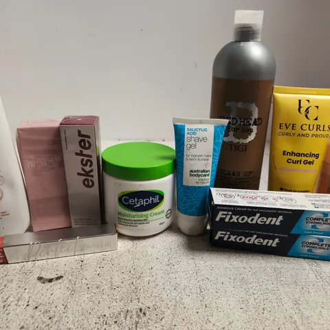 APPROX 12 ASSORTED BEAUTY PRODUCTS TO INCLUDE DOVE BODY WASH, CETAPHIL MOISTURISING CREAM, BEDHEAD MENS CONDITIONER, ETC