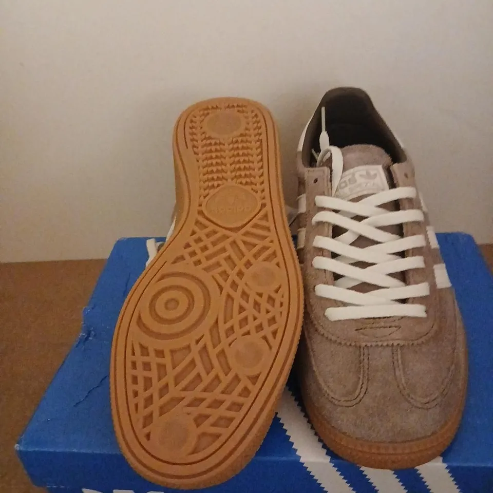ADIDAS HANDBALL SPEZIAL W TRAINERS – TAN SUEDE, GUM SOLE, UK 5½