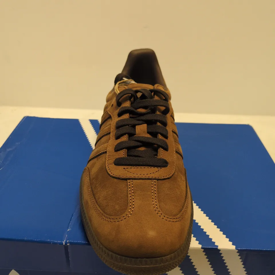 BOXED PAIR OF ADIDAS SAMBA OG TRAINERS – BROWN SUEDE, UK 10