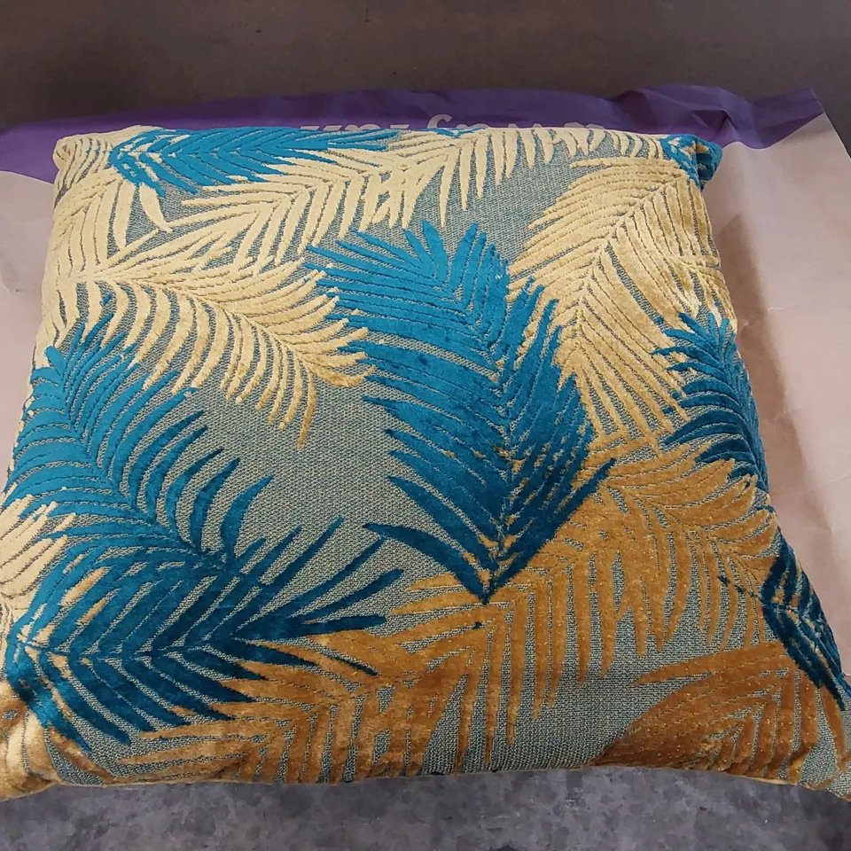 BAGGED FLORAL SQUARE SCATTER CUSHION (1 ITEM)