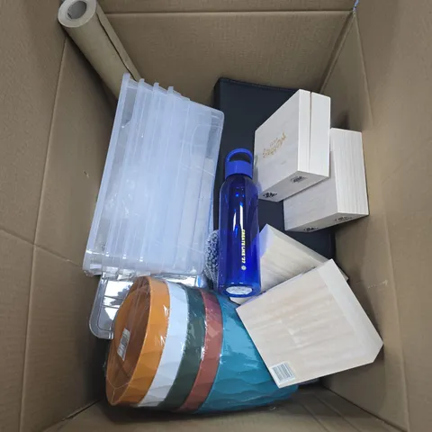 BOX OF APPROXIMATELY 10 ASSORTED HOUSEHOLD ITEMS INCLUDING CREATE LIKE 27 WATER BOTTLE AND MOTHER EARTH STORAGE BOX