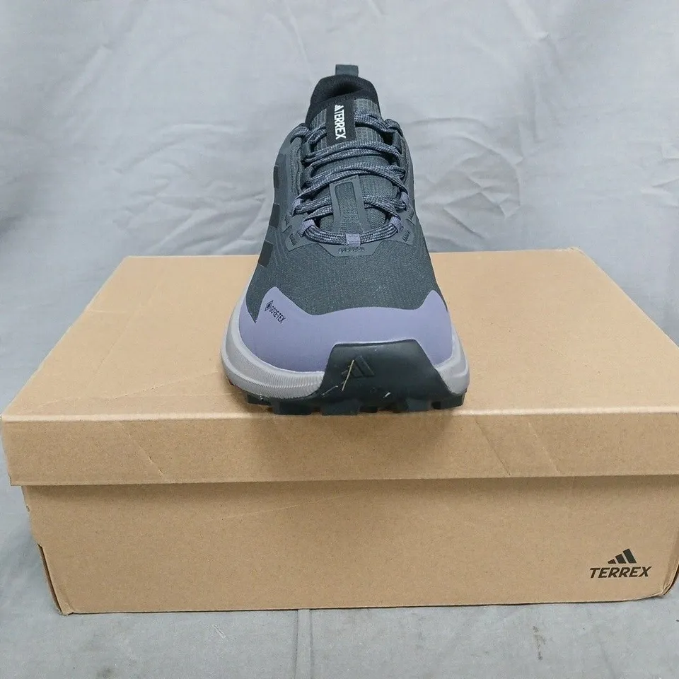 BOXED PAIR OF TERREX TRAILMAKER 2 GTX TRAINERS IN CARBON/PURPLE SIZE UK 7