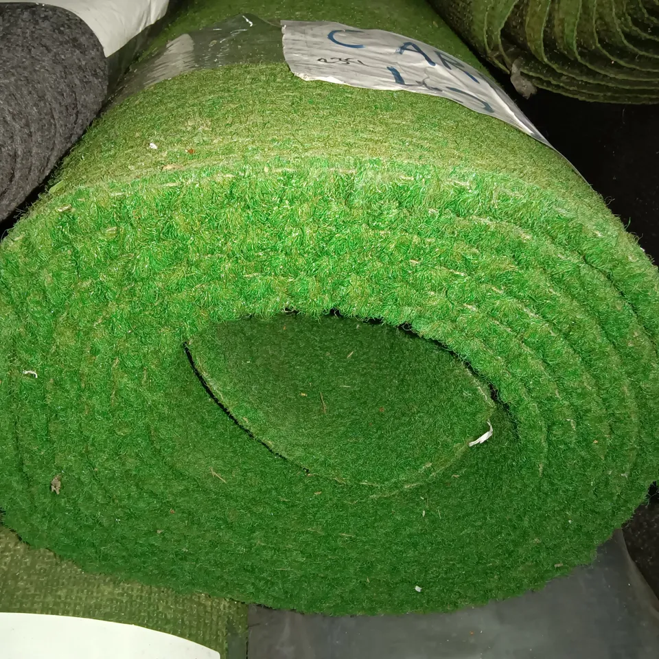 ROLL OF GREEN CARPET - 4.2 X 3.5M