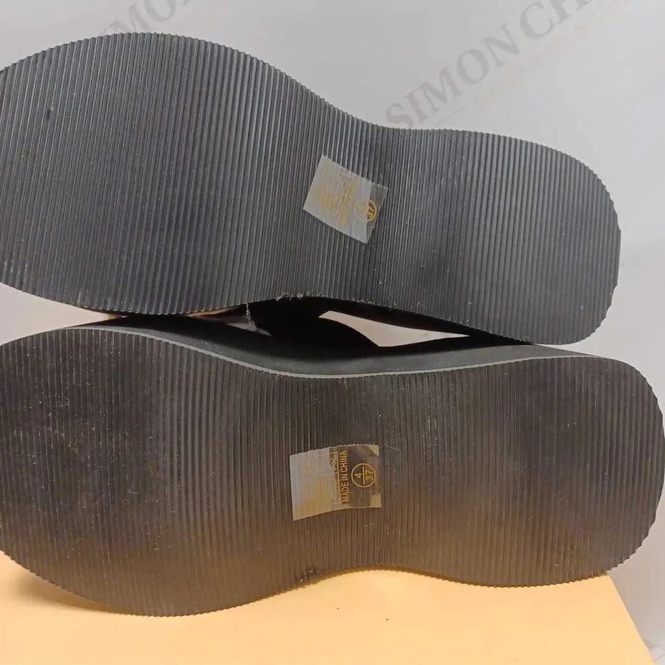 KOI NO CUDDLES BEAR FLATFORM THONG SANDALS, BLACK - SIZE 4
