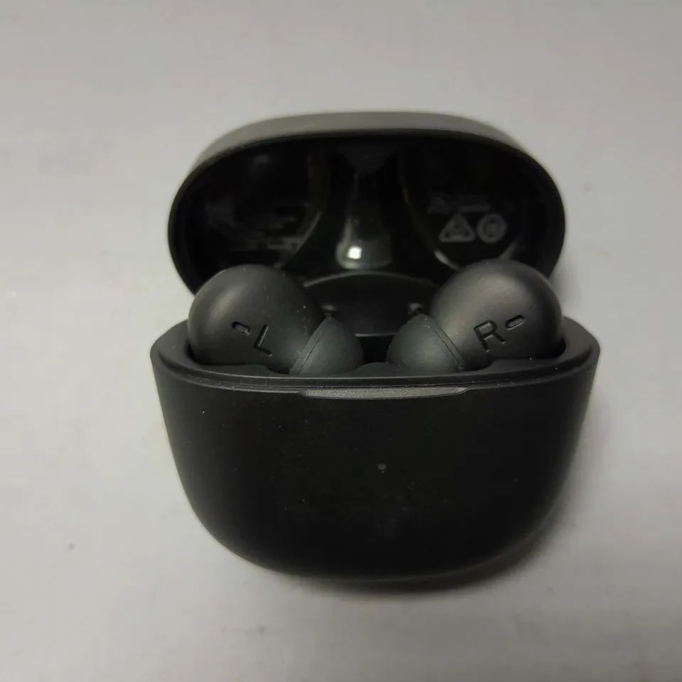 BOXED PHILIPS 2000 SERIES HEADPHONES IN BLACK