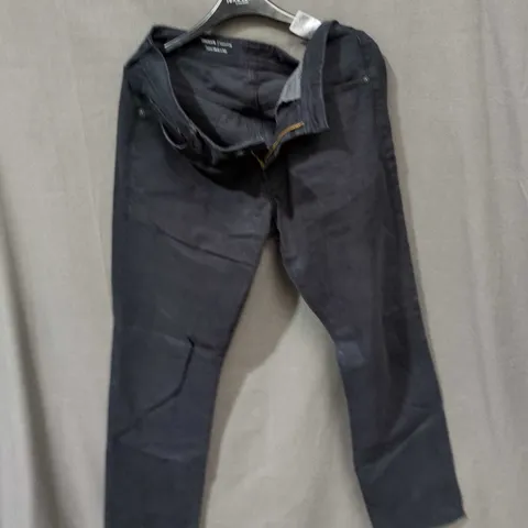 GRADUATE TAILORED LEG TROUSERS – NAVY, UK 31 X 34, MADE IN ITALY