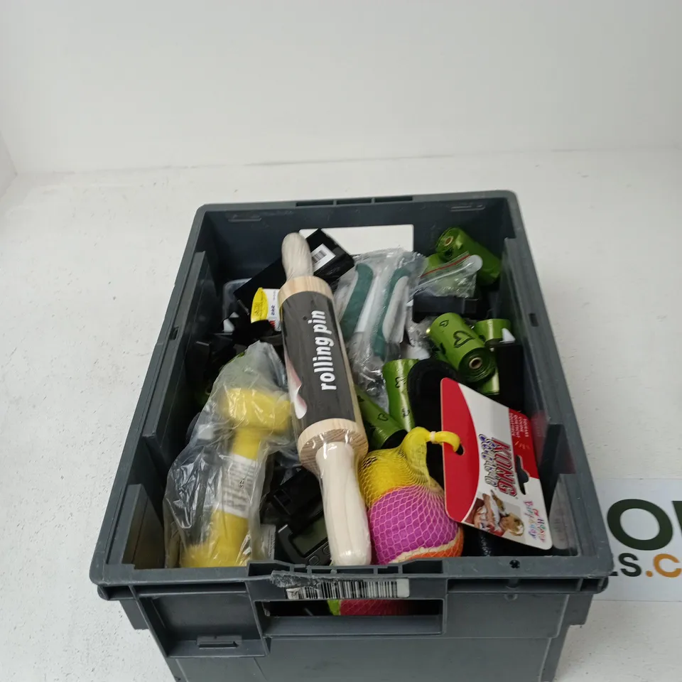 TOTE OF APPROXIMATELY 14 ASSORTED ITEMS TO INCLUDE: WOODEN KEEPSAKE BOX