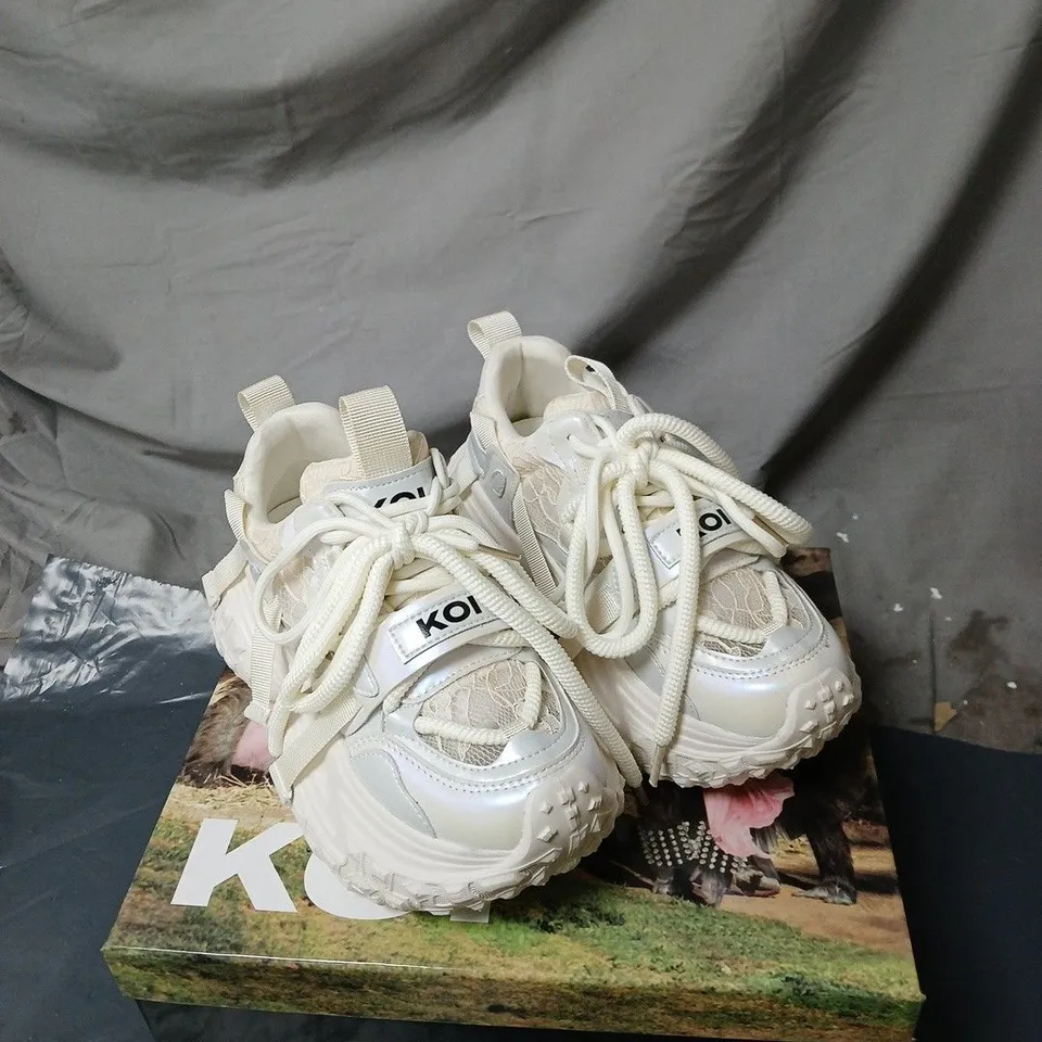 KOI FROZEN SHORES MEGA CHUNKY TRAINERS VANILLA BOXED SIZE 3