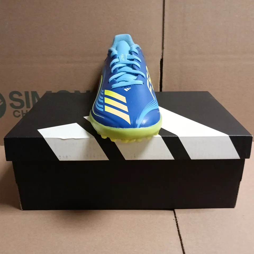 BOXED PAIR OF ADIDAS KID'S F50 MESSI LEAGUE TRAINERS IN BLUE/LIME SIZE UK 4