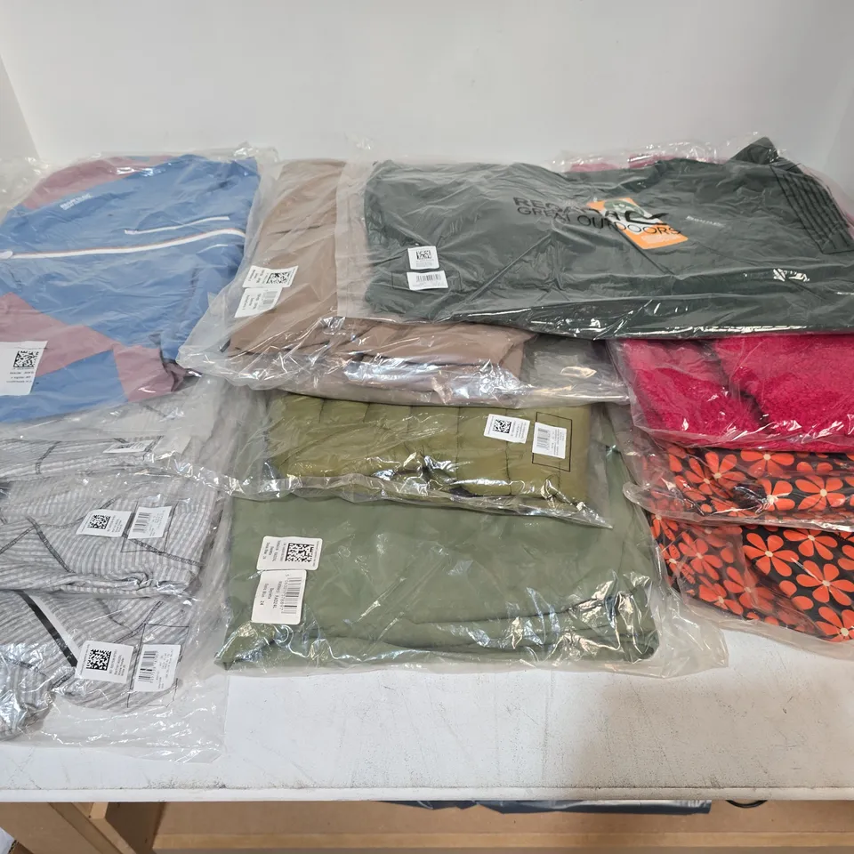 LOT OF APPROXIMATELY 30 ASSORTED BRAND NEW REGATTA AND DARE2BE CLOTHING ITEMS