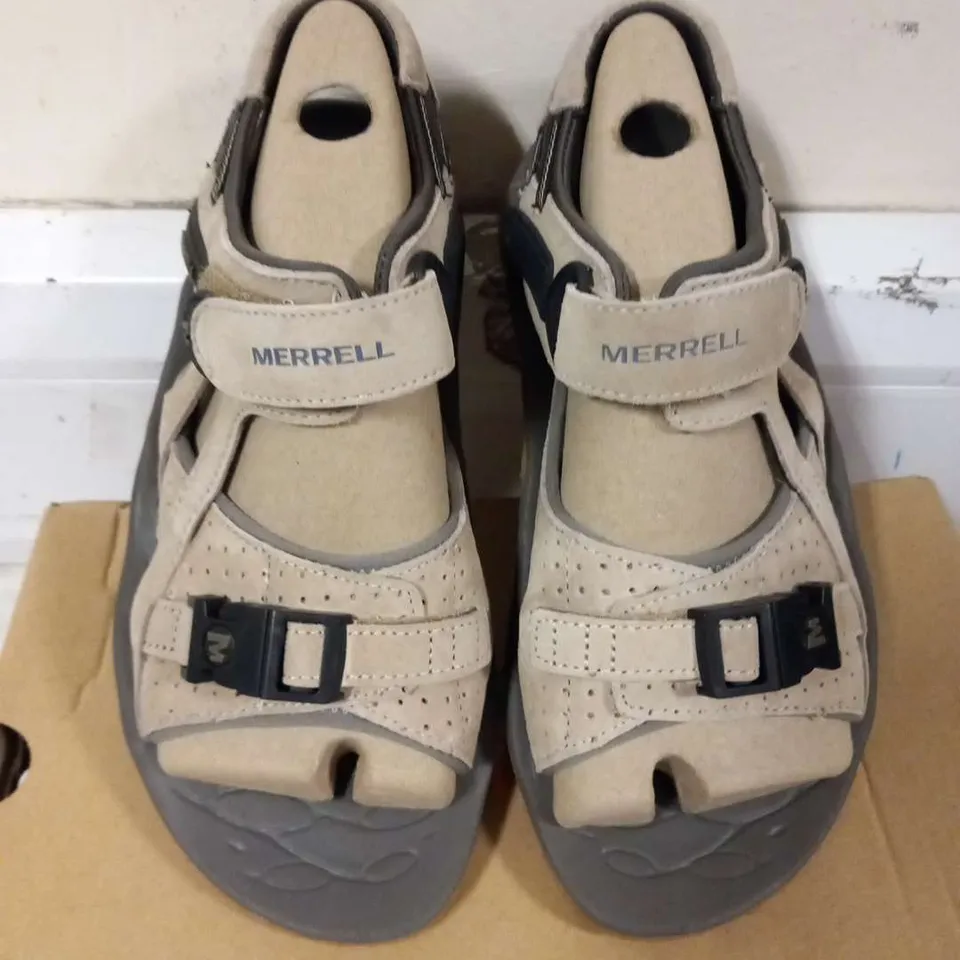 BOXED MERRELL KAHUNA III CLASSIC TAUPE SANDALS SIZE 5