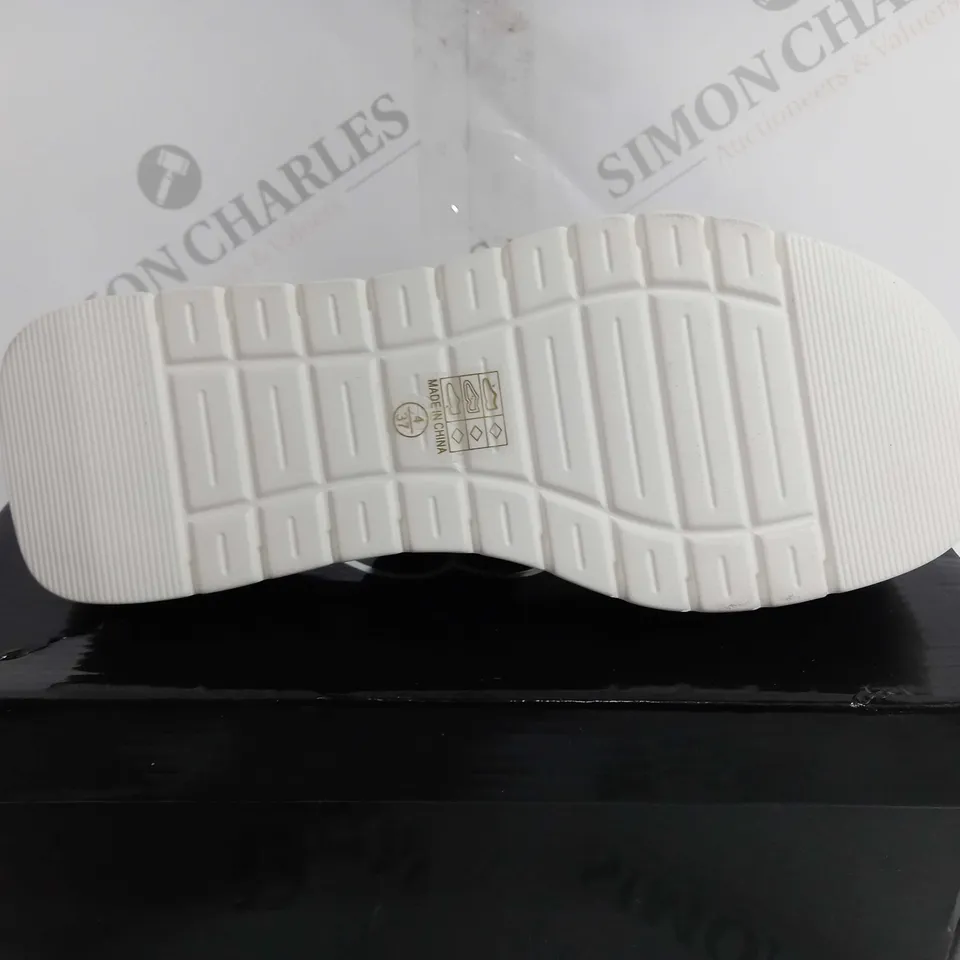 BOXED UNBRANDED CHUNKY PLATFORM FLIP FLOPS WHITE - UK 4 