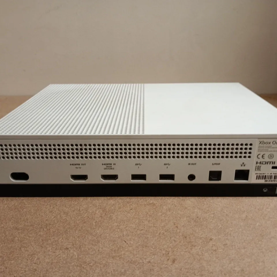 MICROSOFT XBOX ONE S GAMES CONSOLE IN WHITE - 1681 (CONSOLE ONLY)