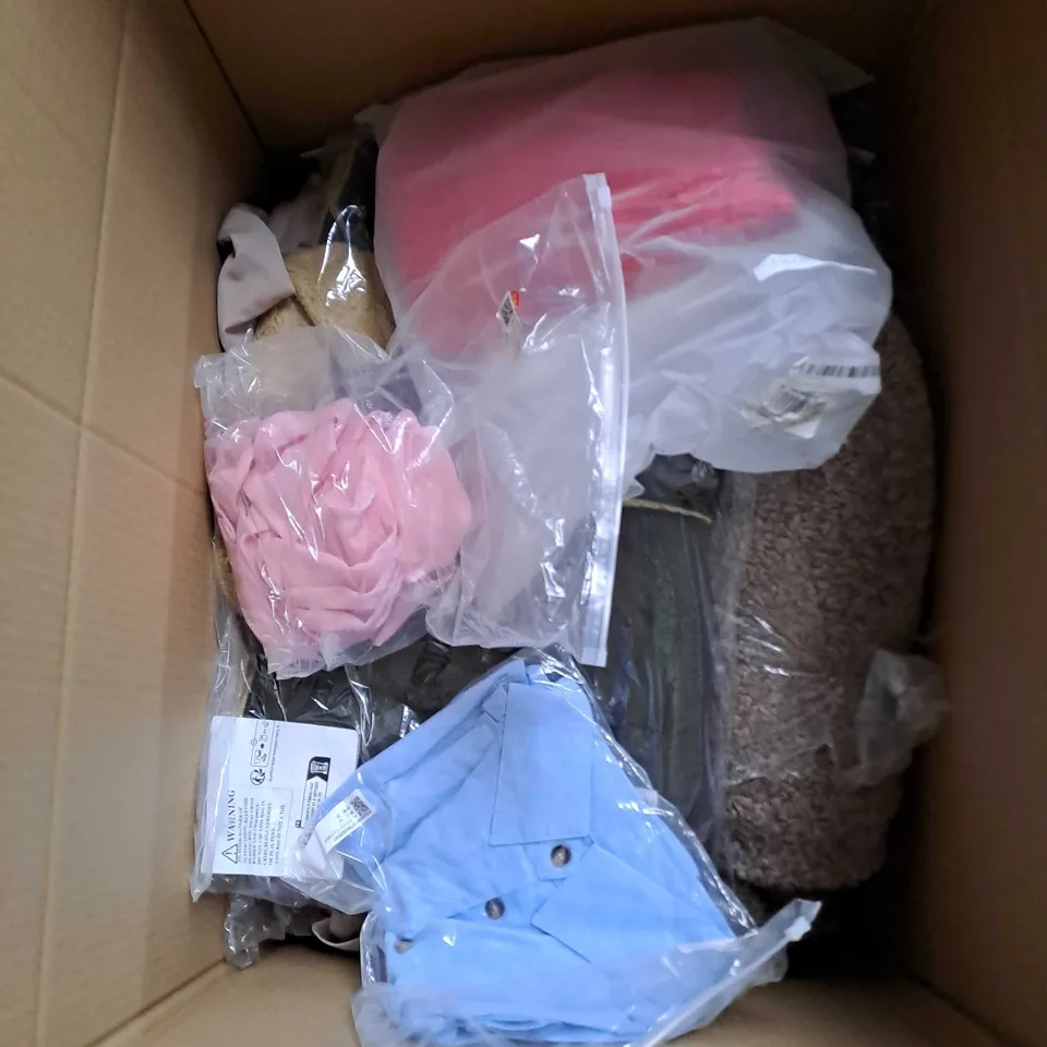 BOX OF APPROXIMATELY 20 ASSORTED CLOTHING AND FASHION ITEMS IN VARIOUS STYLES, SIZES, AND COLOURS - COLLECTION ONLY