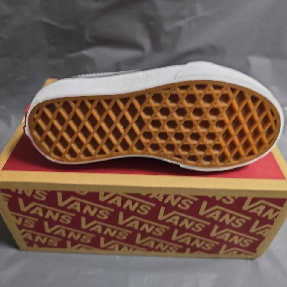 BOXED PAIR OF KIDS VANS WARD VELCRO TRAINERS - UK SIZE 10