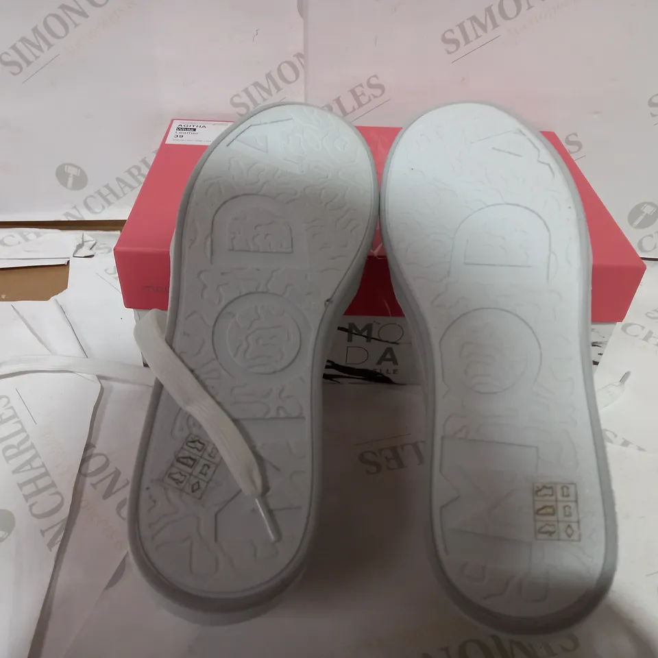 BOXED PAIR OF WHITE/BEIGE TRAINERS - SIZE 6