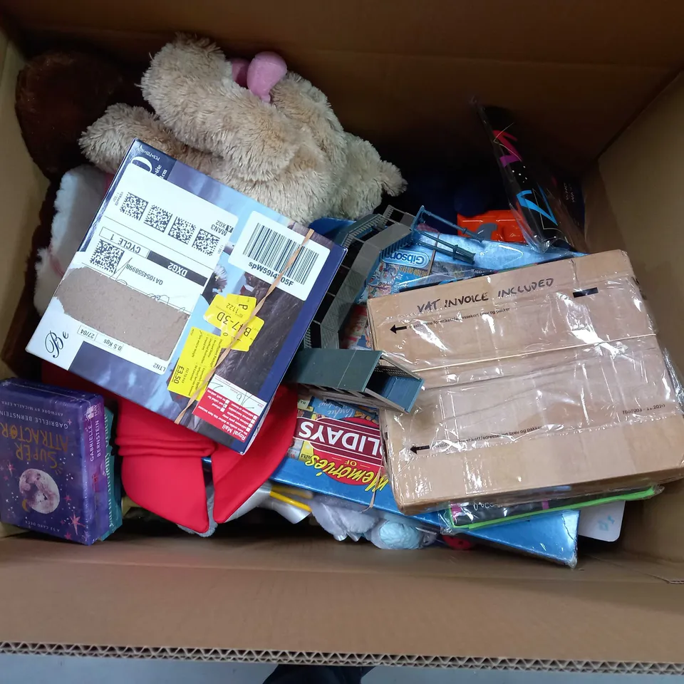 BOX OF APPROX 35 ASSORTED TOYS TO INCLUDE - SLHFPX FUNNY MAGNETIC DRAWING - W US OPEN TENNIS BALLS - THE SIGNS OF THE TIME ORACLE CARDS ECT