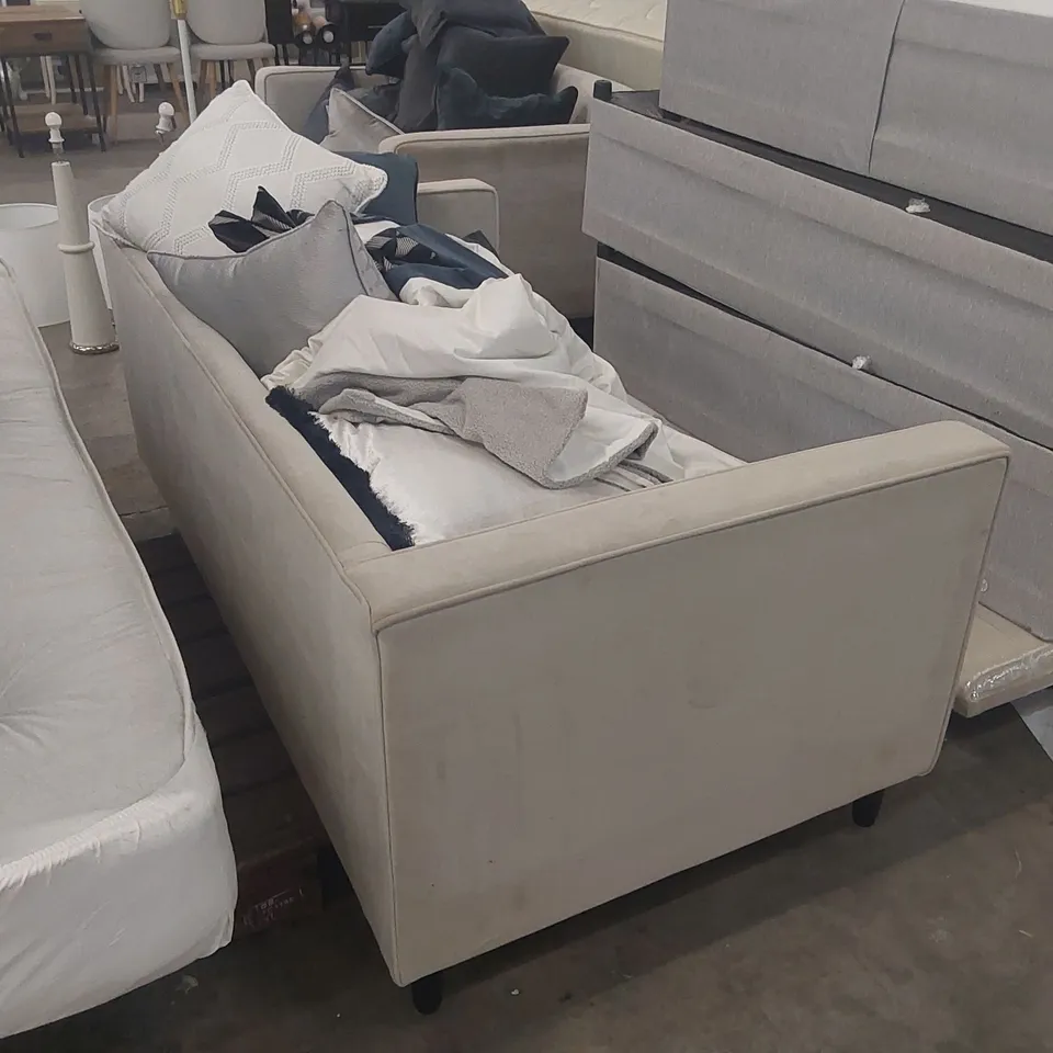 PALLET OF ASSORTED FURNITURE INCLUDING: SOFA, CUSHIONS, BEDDING ECT