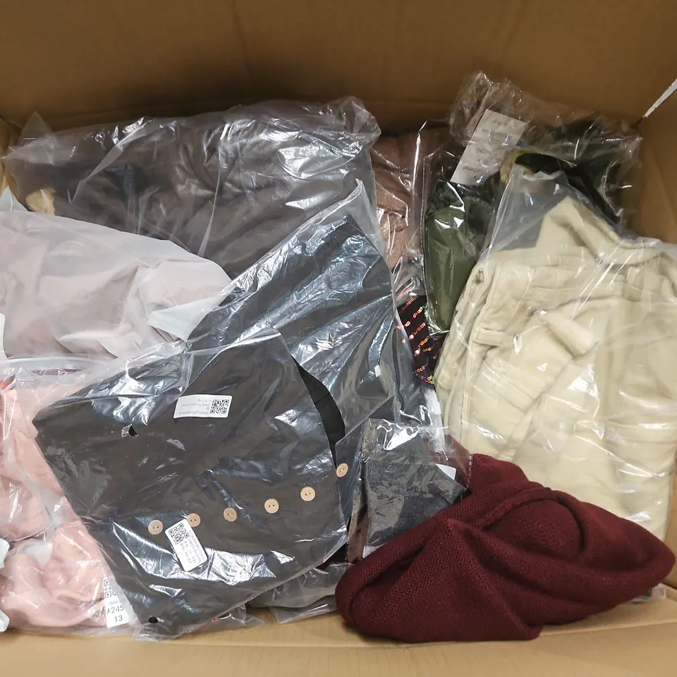 APPROXIMATELY 35 ASSORTED CLOTHING ITEMS IN VARIOUS SIZES, STYLES & COLOURS TO INCLUDE TOPS, DRESSES, TROUSERS, ETC - COLLECTION ONLY