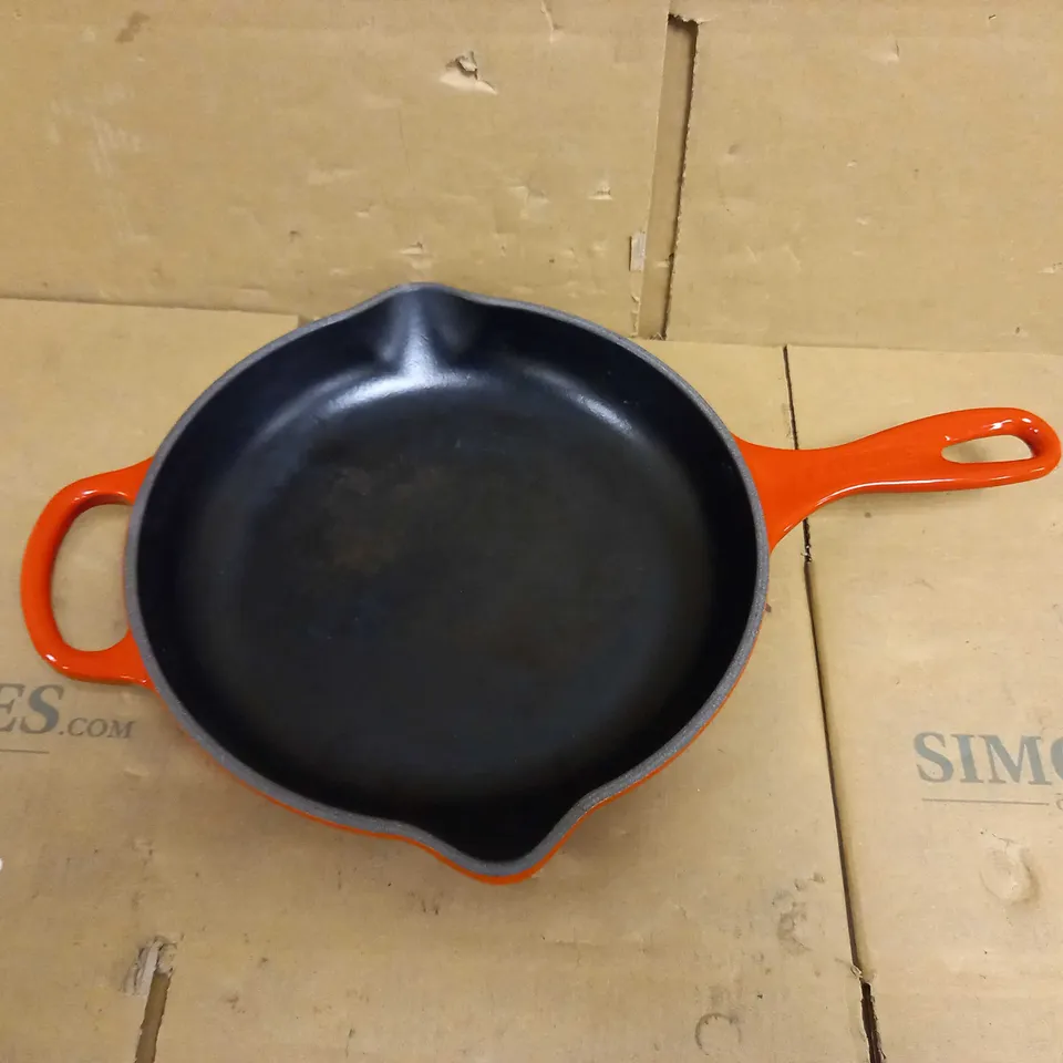 LE CREUSET SHALLOW PAN - ORANGE