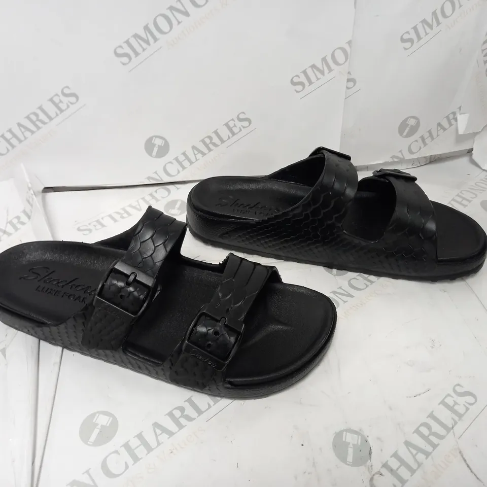 SKECHERS BLACK SANDALS SIZE 6