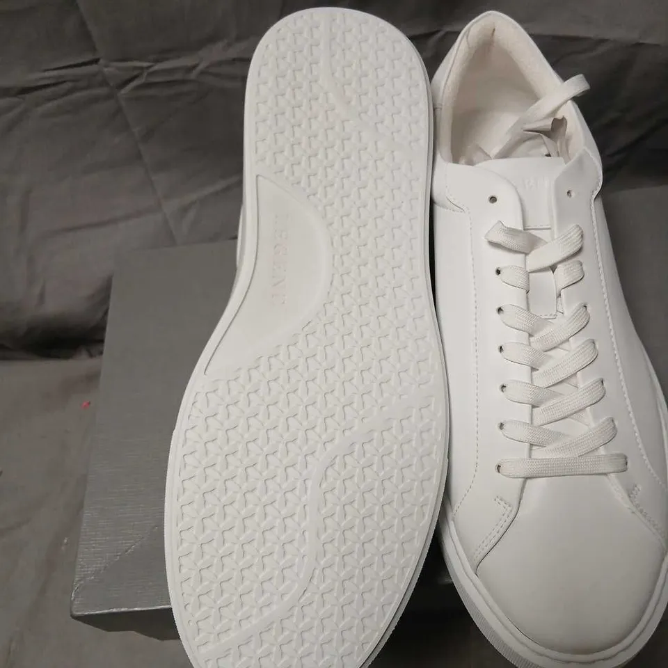 LEGEND LEATHER TRAINER – WHITE (EU 45, US 12) UK 11 