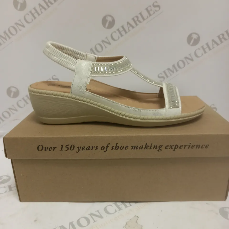 BOXED PAIR OF CUSHION WALK DIAMANTE T BAR SANDALS - 5