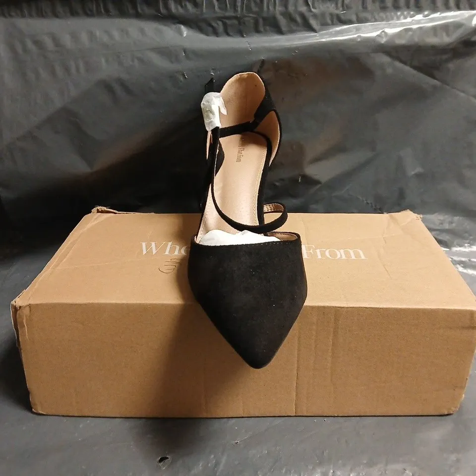 WHERE'S THAT FROM POINTED TOE LOW STILETTO HEEL SANDALS IN BLACK SIZE UK 7