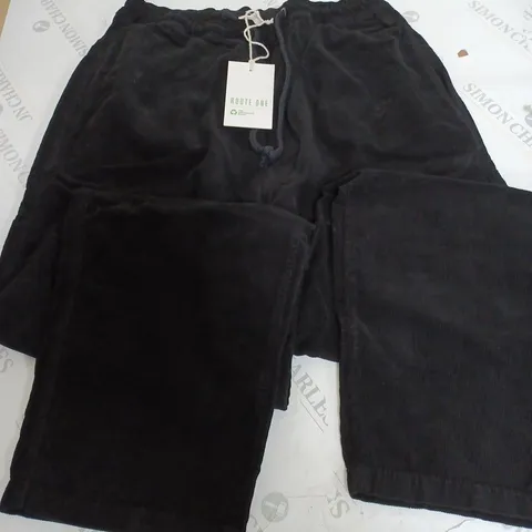 ROUTE ONE CLASSIC CORD BEACH PANTS IN BLACK - XL