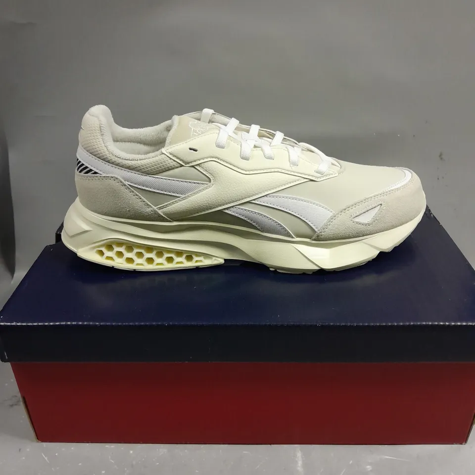 BOXED PAIR OF REEBOK HEXALITE LEGACY UNISEX RUNNING TRAINERS - 9.5