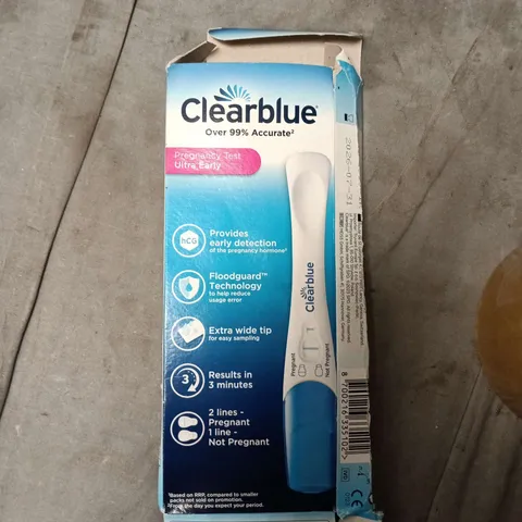 BOX OF APPROXIMATELY 18 ASSORTED ITEMS TO INCLUDE: CLEARBLUE AND CYAN TONER 